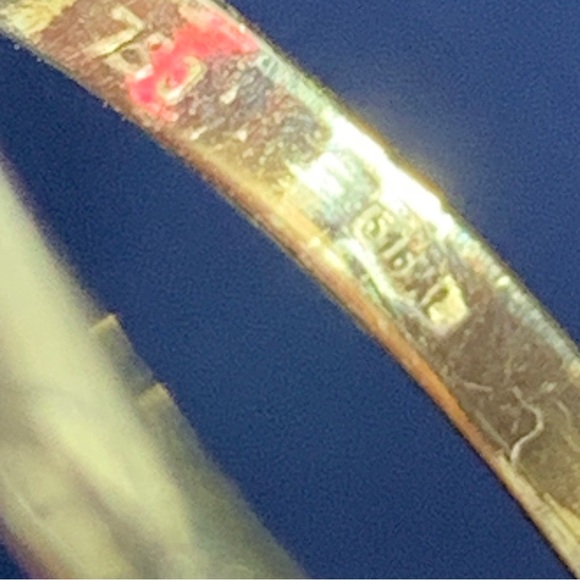 Beautiful Midcentury 18K Gold Ring with Ruby Colored Gemstone - Picture 13 of 17